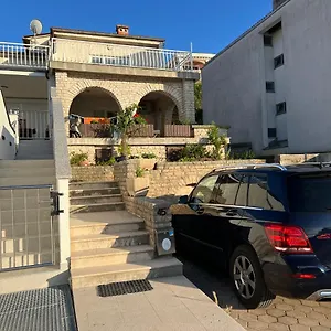 https://apt-by-the-sea-1.pula-hotels.org